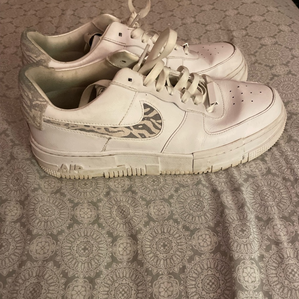 Nike Air Force 1 pixel